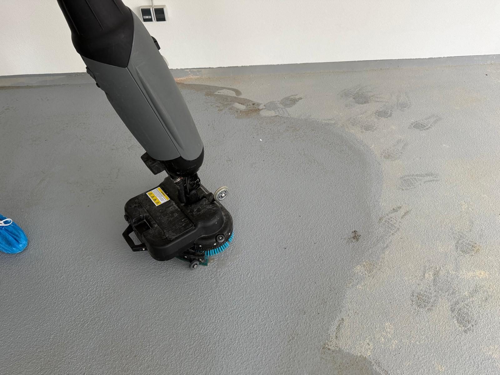 Maschinelle Bodenreinigung mit Reinigungsmaschine